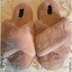 NEW Pink Fuzzy Slippers - RACHEL Rachel Roy - Womens Sz 7-8
